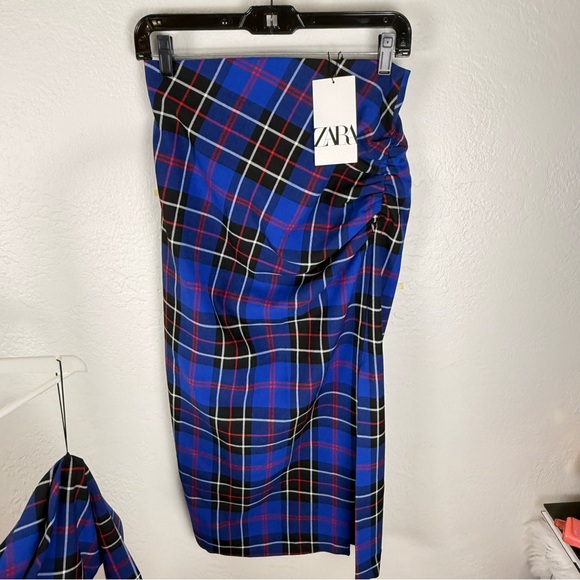 ZARA Blue Plaid Asymmetrical Set/Off-The-Shoulder Top & Ruched Slit Midi Skirt - Picture 3 of 16